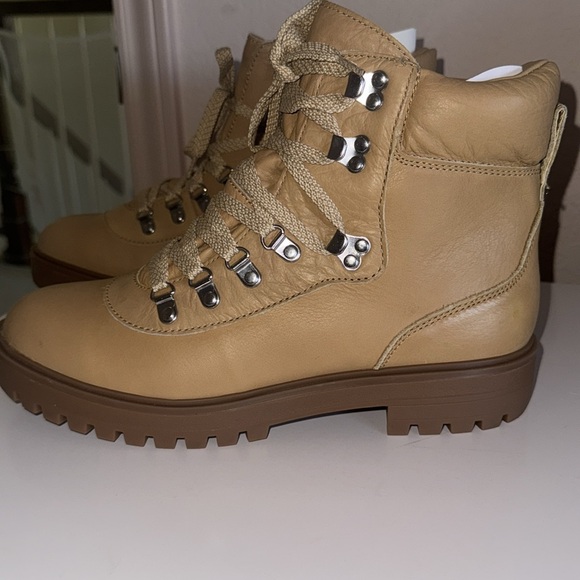 NWT, JCrew gorgeous Nordic leather hiking boot in camel. Size women’s 11. - Picture 5 of 11
